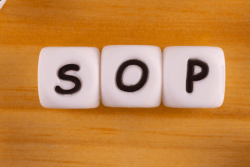 3 white blocks with letters - S, O, P.